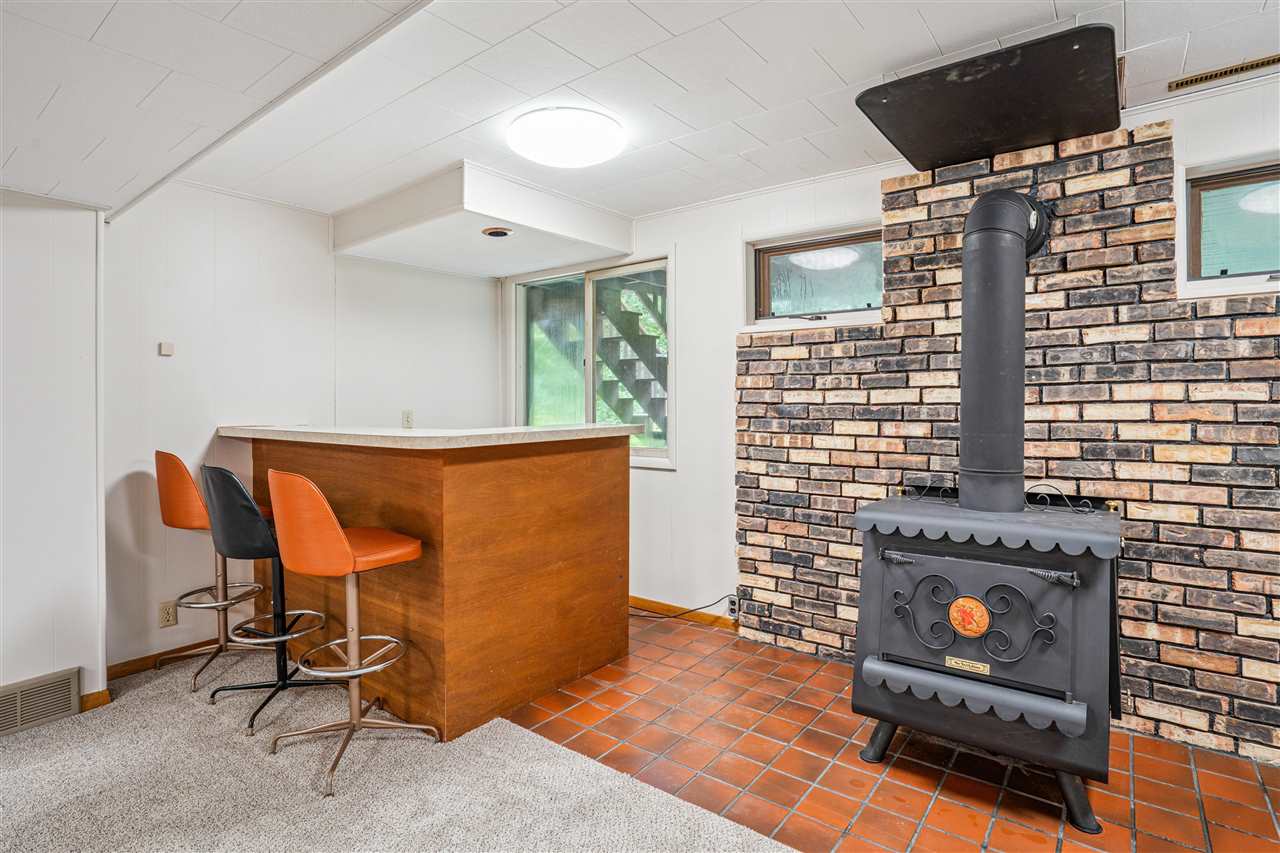 421 Pleasant View Dr. NE