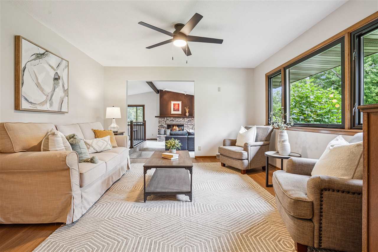 421 Pleasant View Dr. NE