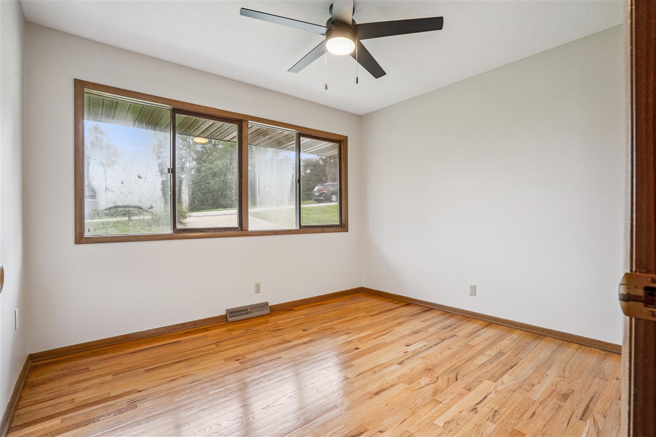 421 Pleasant View Dr. NE