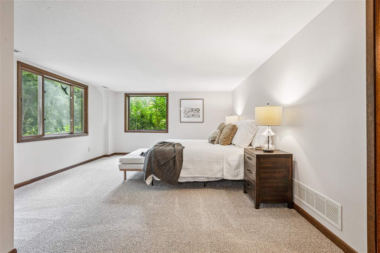 421 Pleasant View Dr. NE