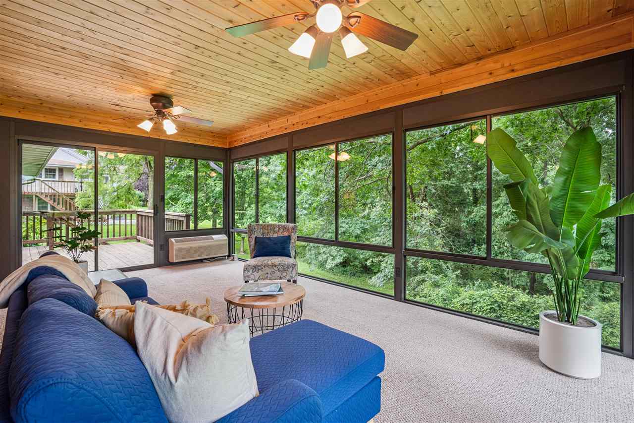 421 Pleasant View Dr. NE
