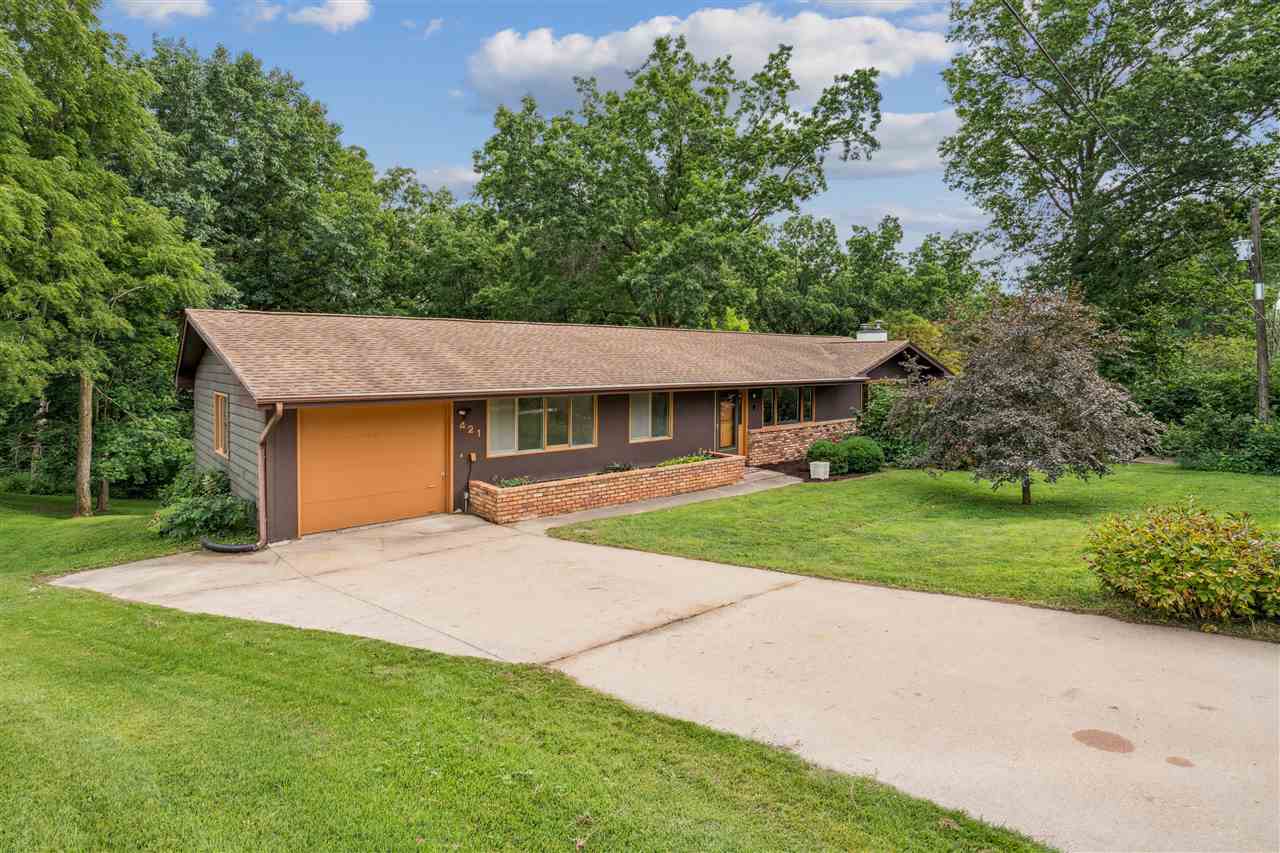 421 Pleasant View Dr. NE