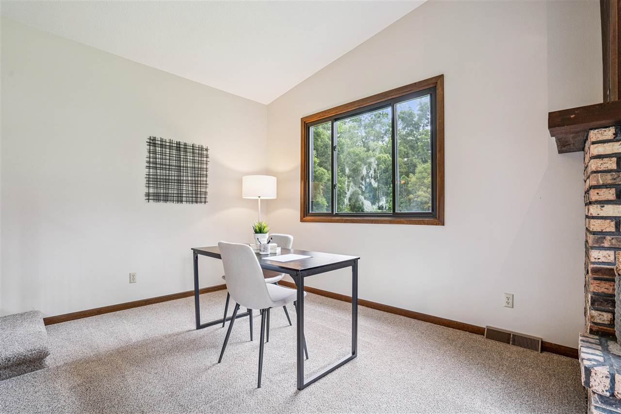 421 Pleasant View Dr. NE