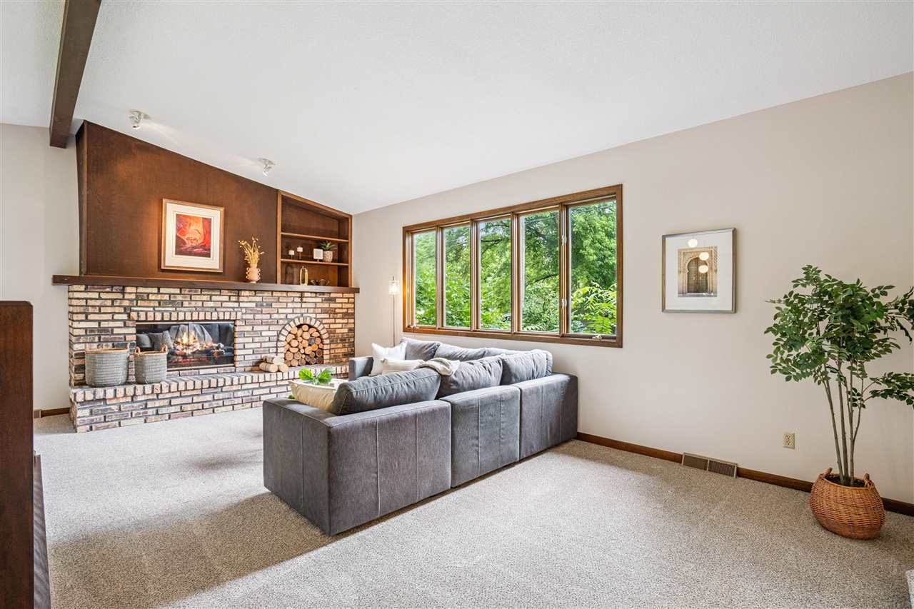 421 Pleasant View Dr. NE