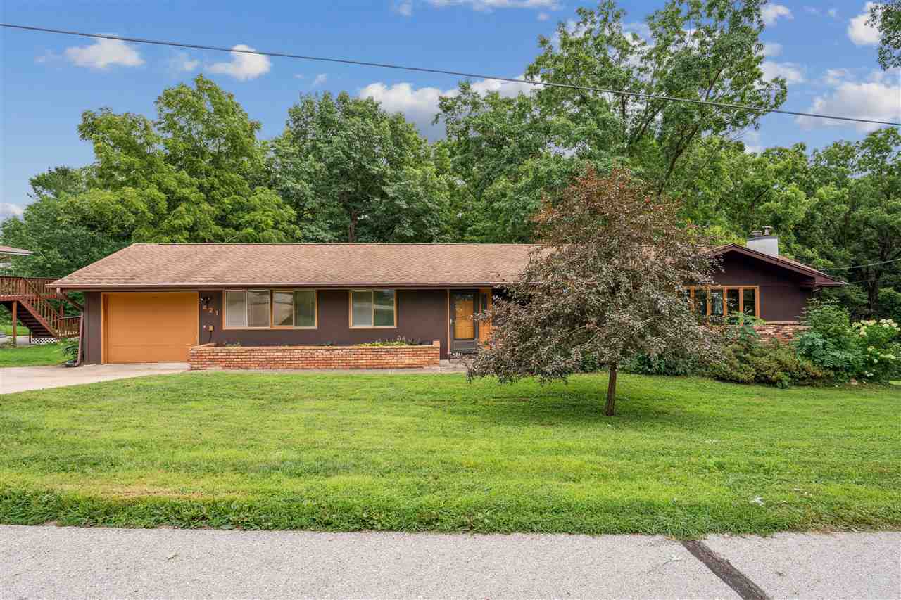 421 Pleasant View Dr. NE
