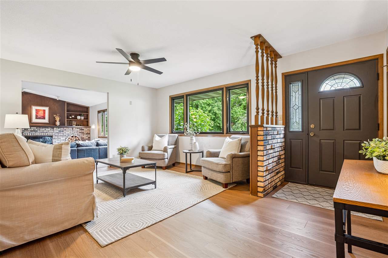421 Pleasant View Dr. NE