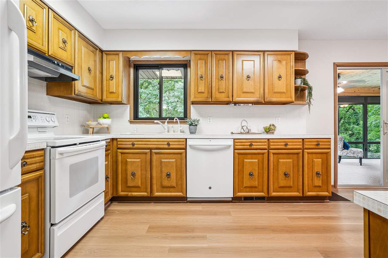 421 Pleasant View Dr. NE