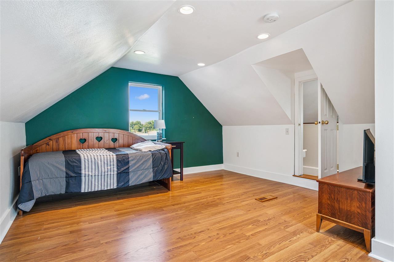 214 E 4th Ave