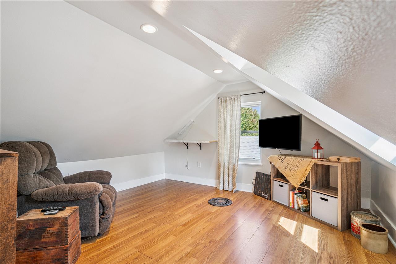 214 E 4th Ave