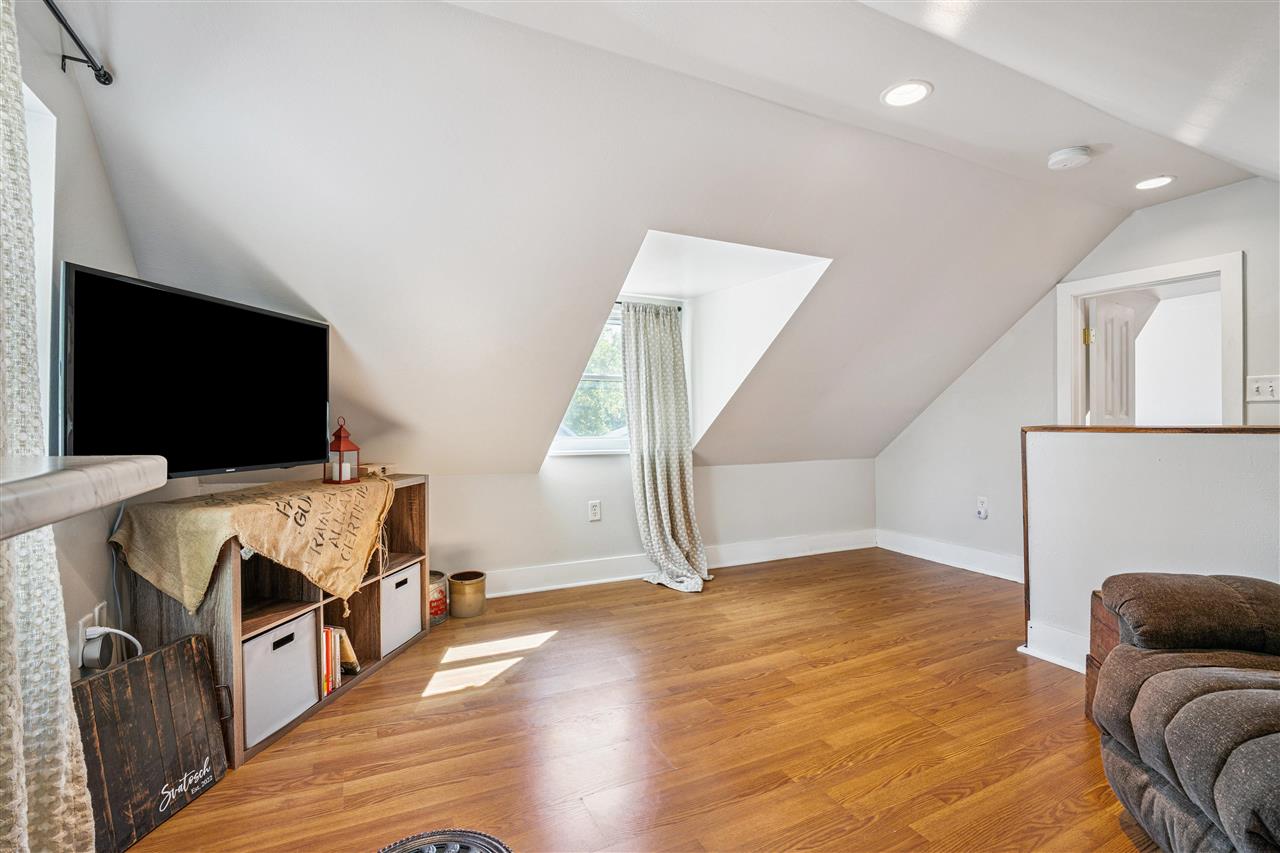 214 E 4th Ave