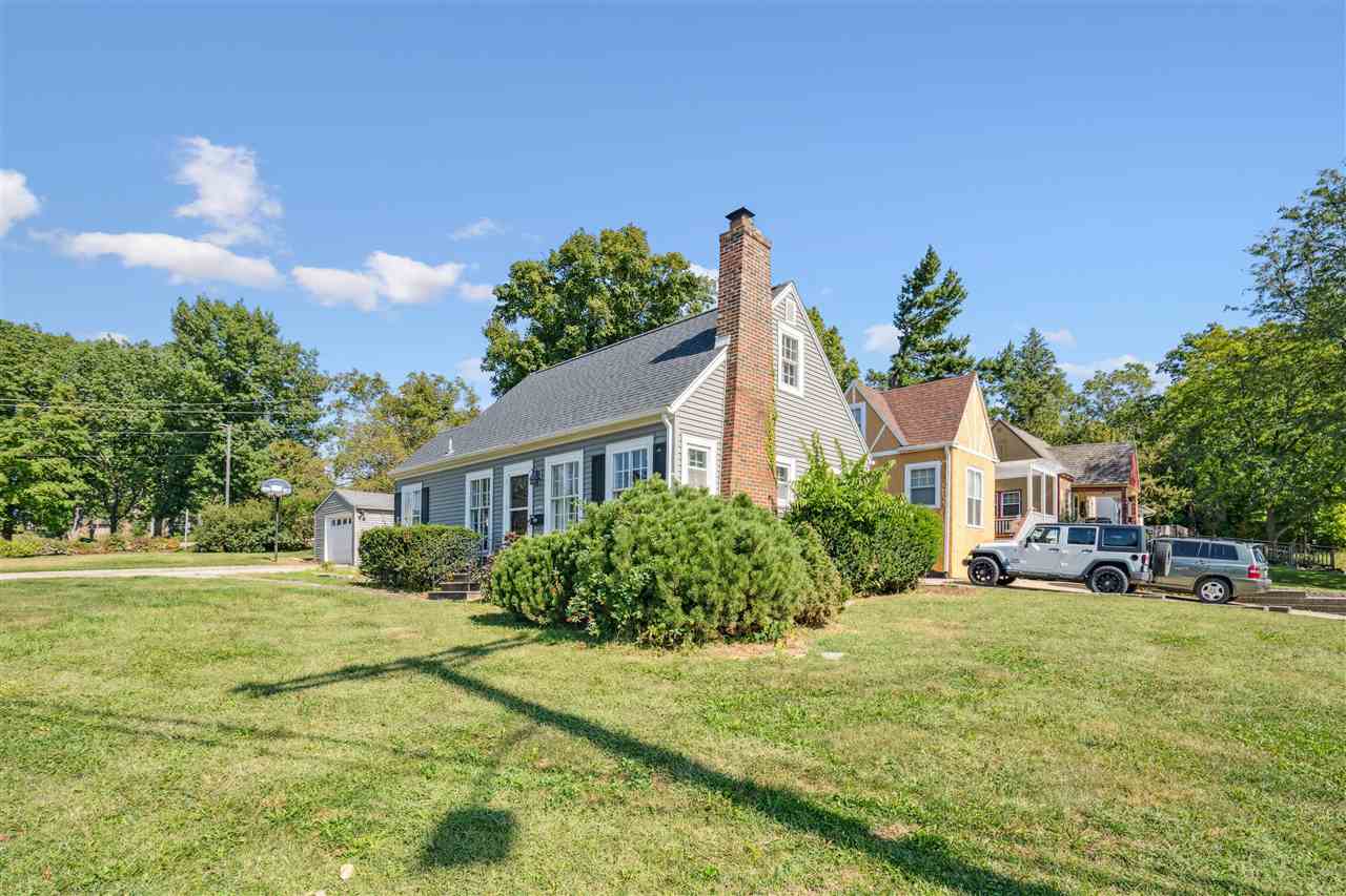 1204 Elmhurst Drive NE