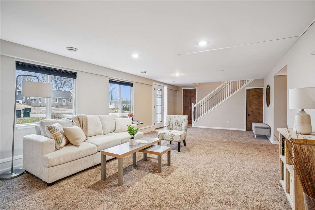2944 Oakland Rd NE