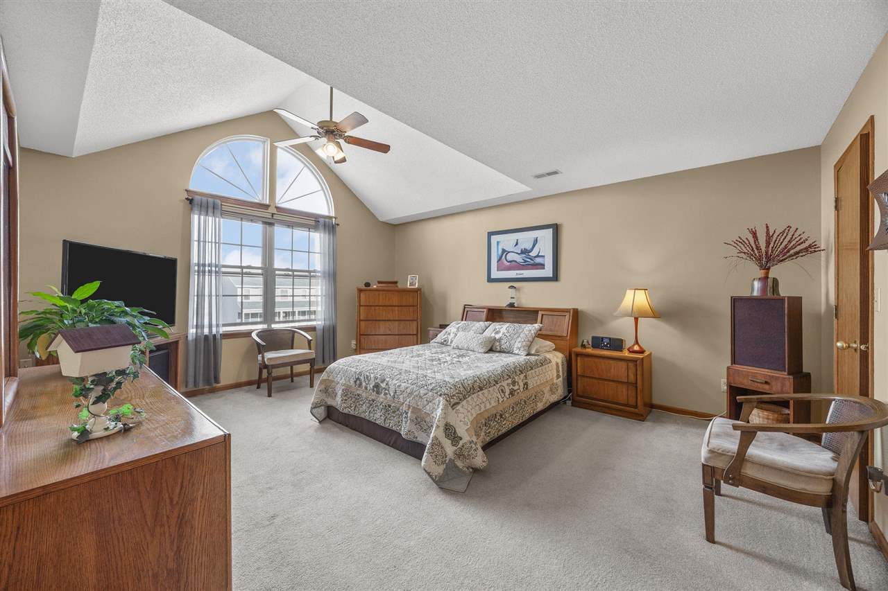 320 Stoney Creek Rd NW