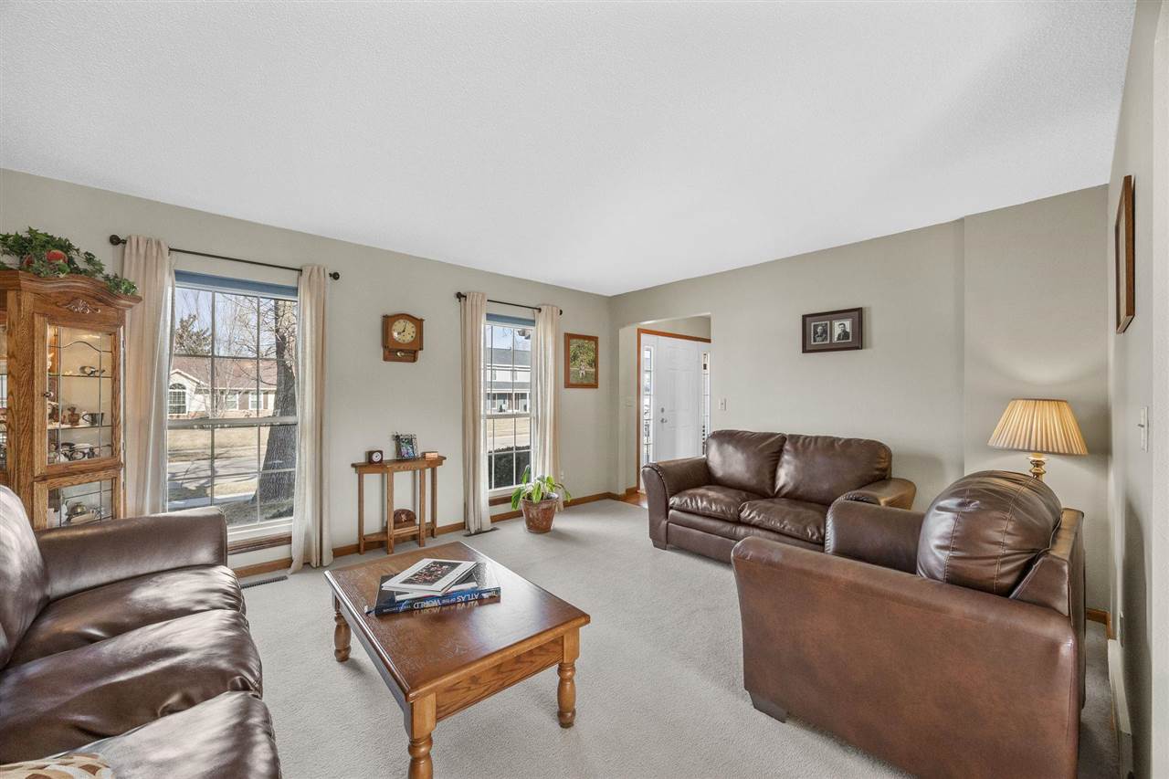 320 Stoney Creek Rd NW