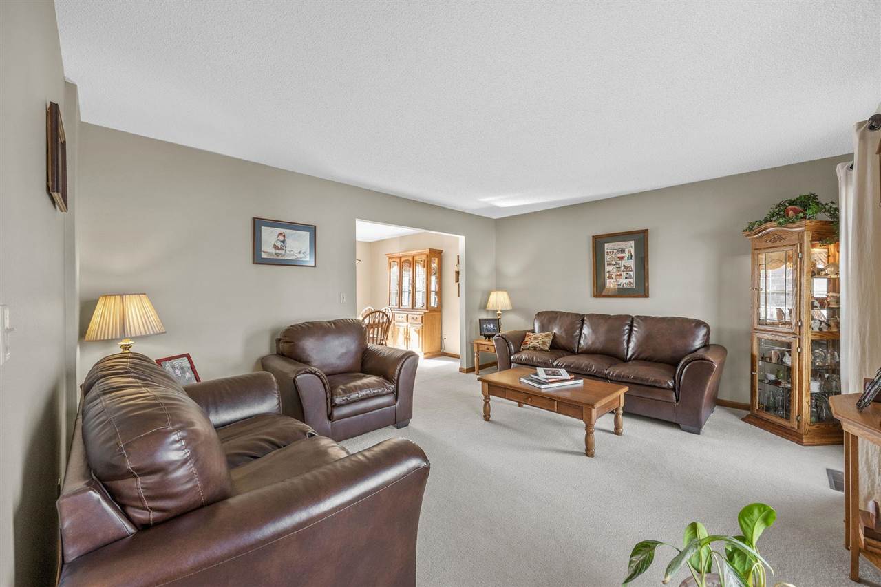 320 Stoney Creek Rd NW