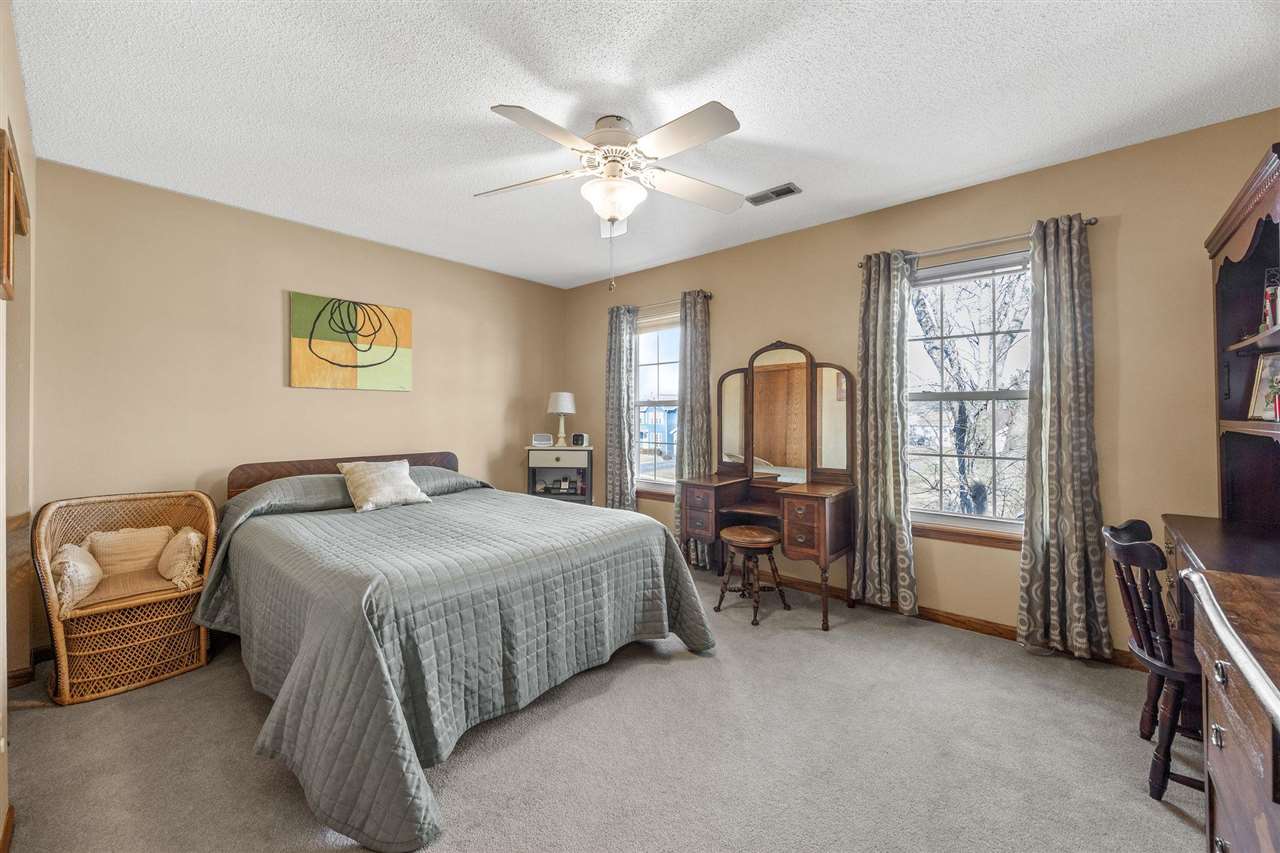 320 Stoney Creek Rd NW