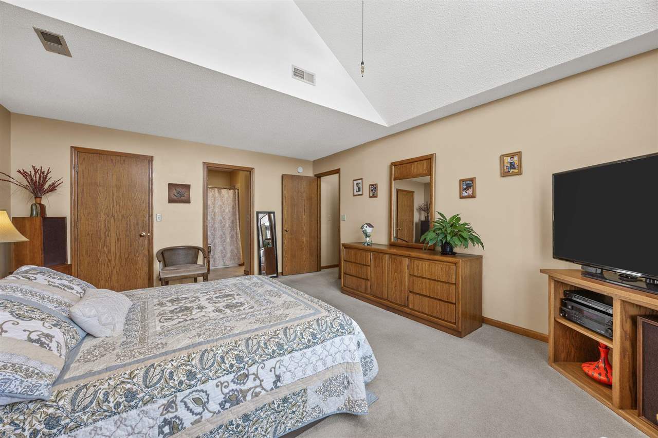 320 Stoney Creek Rd NW