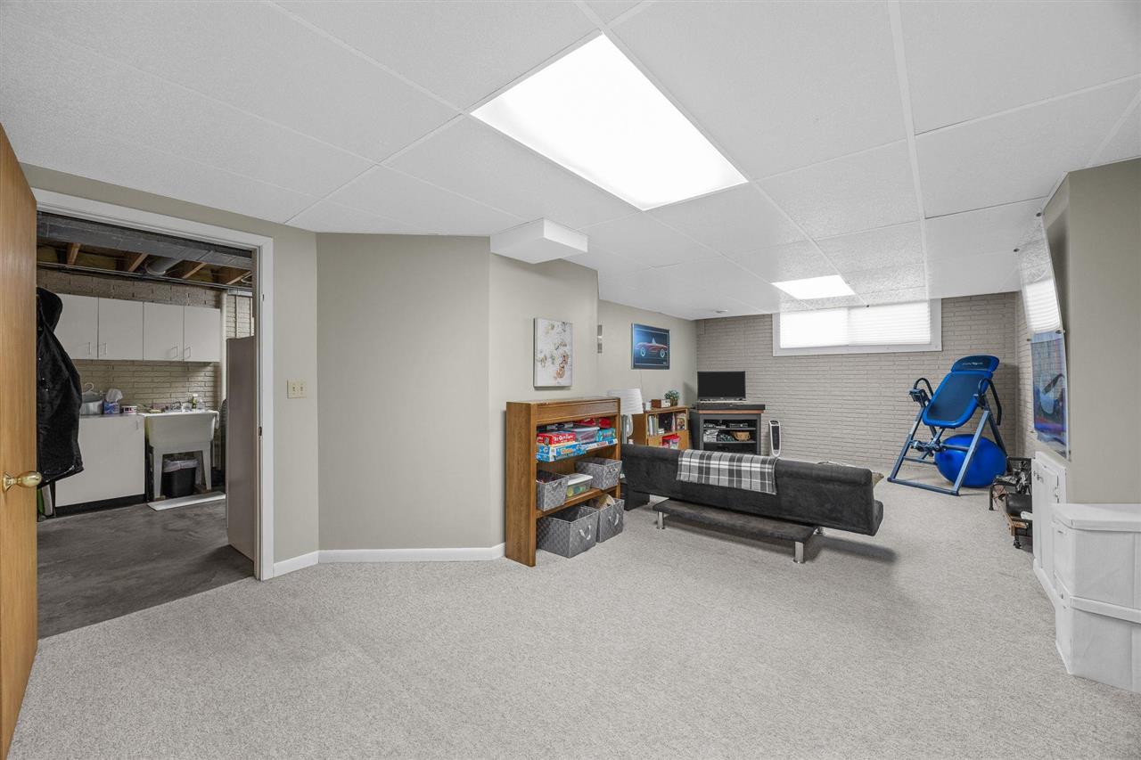 320 Stoney Creek Rd NW