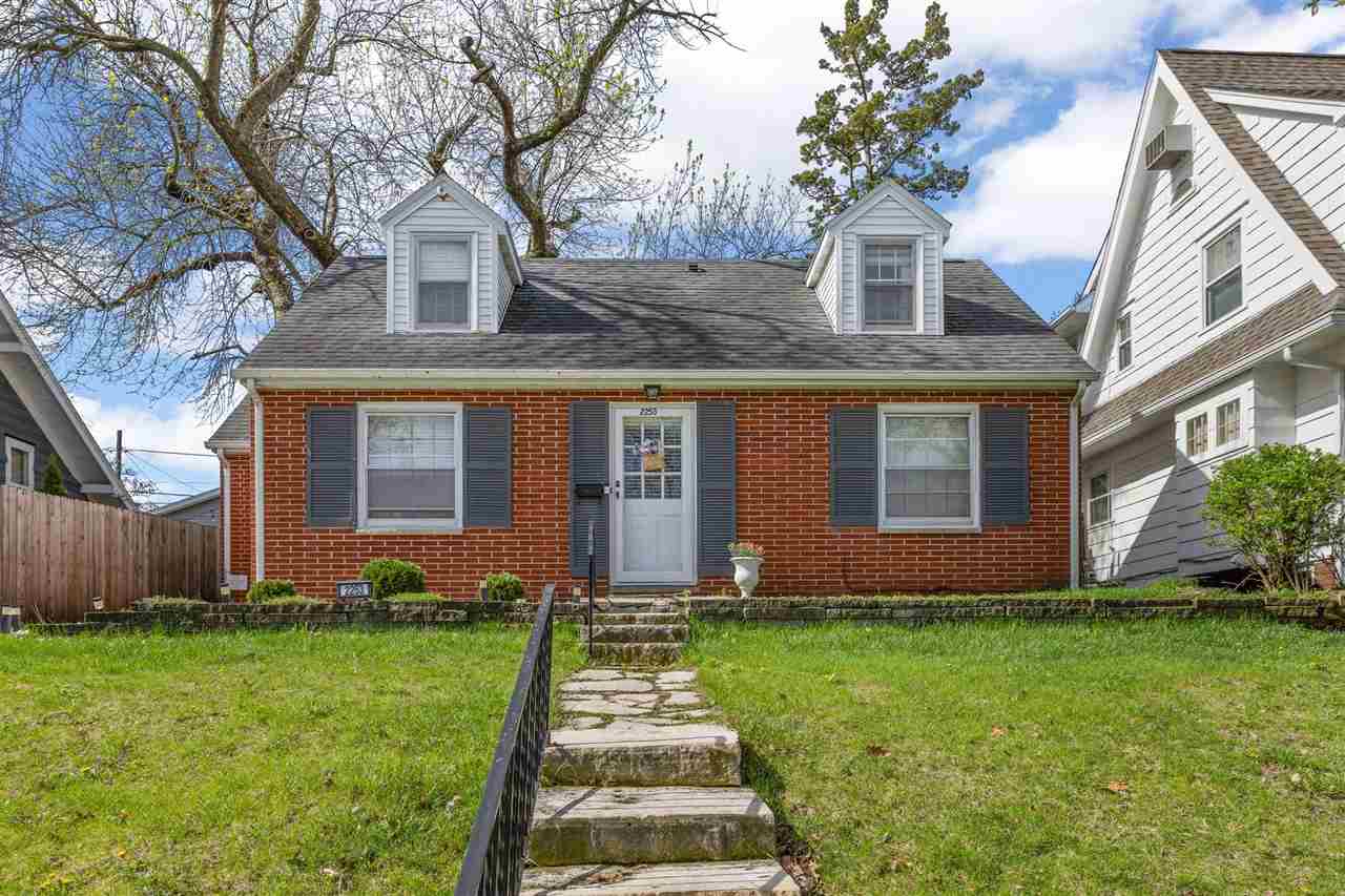 2253 Meadowbrook Dr SE