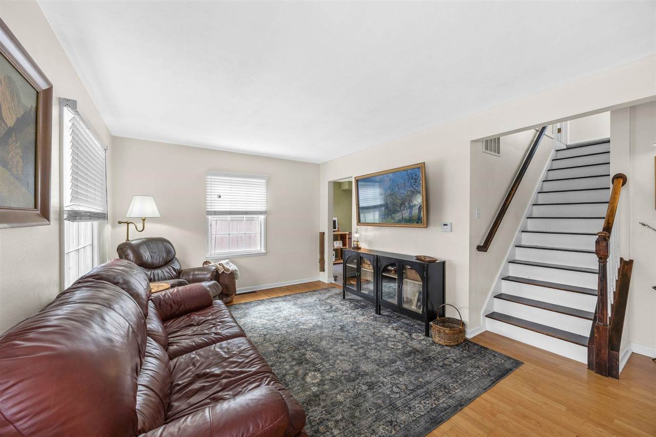 2253 Meadowbrook Dr SE