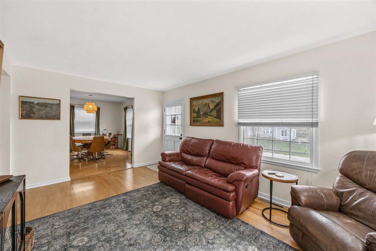 2253 Meadowbrook Dr SE