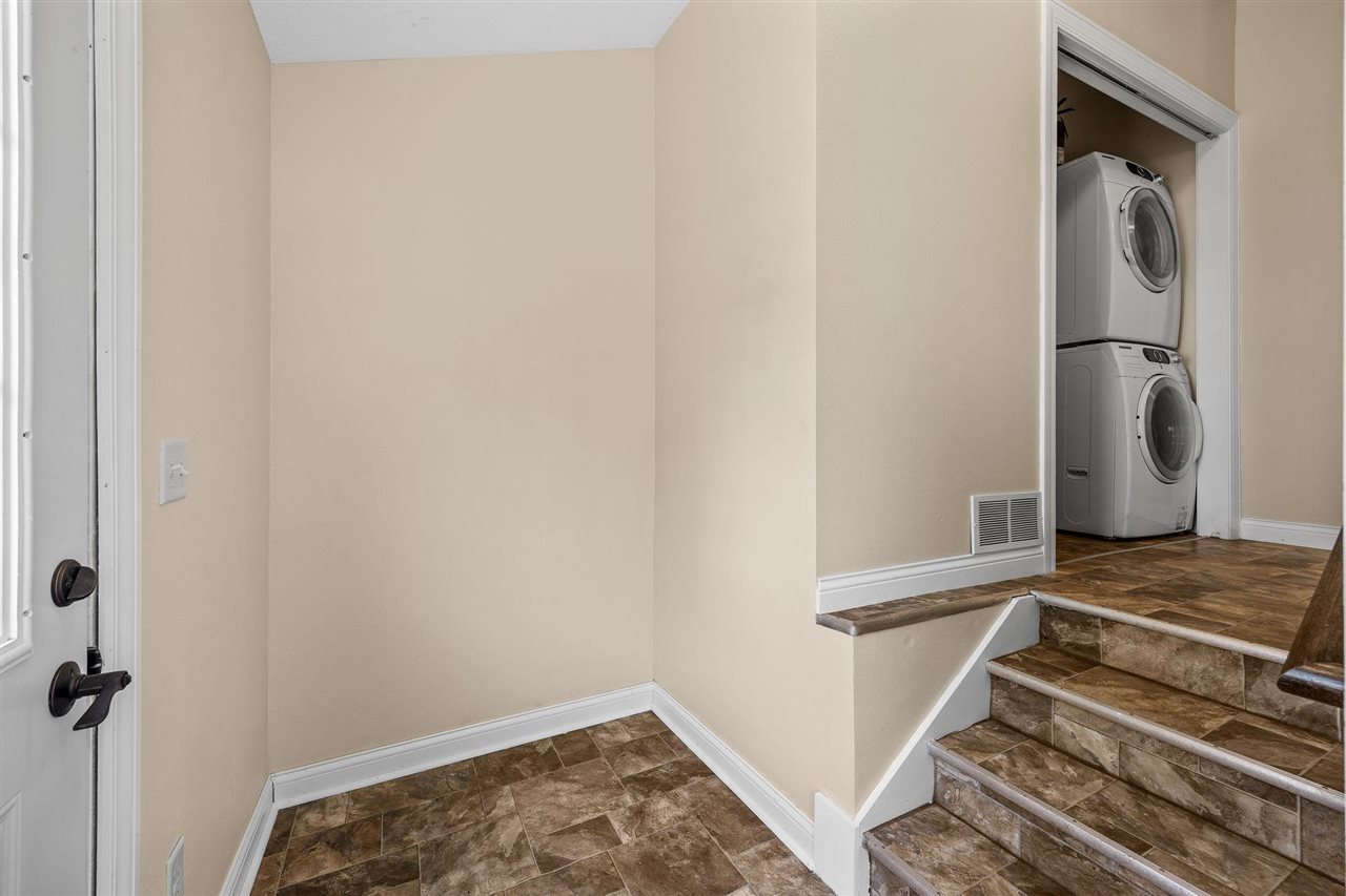 716 8th Street SW