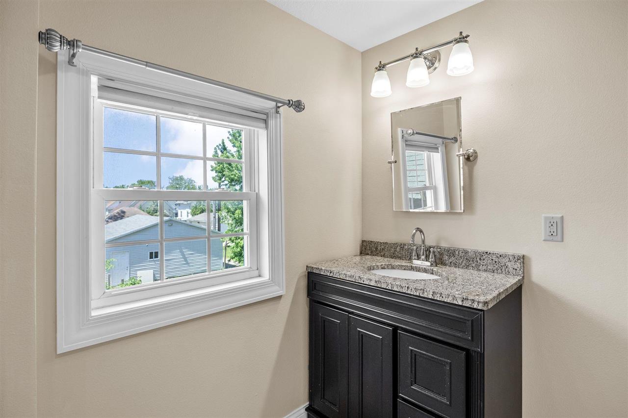 716 8th Street SW