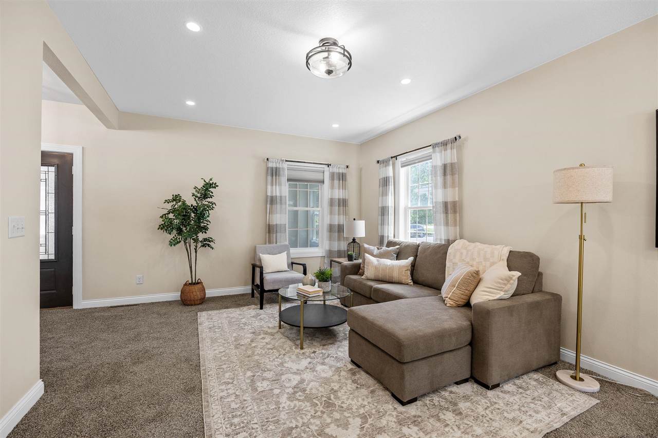 716 8th Street SW