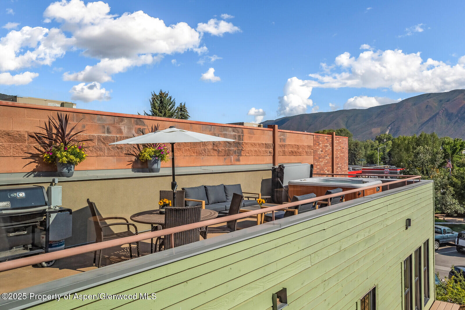 104 Midland Avenue, 302