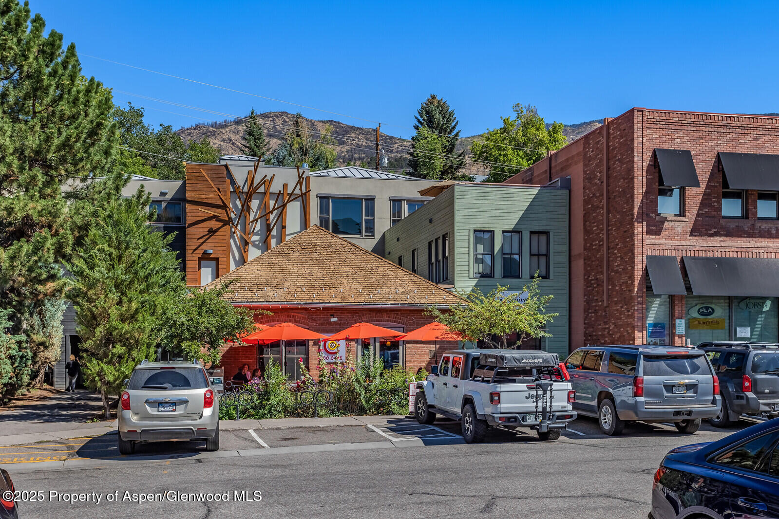 104 Midland Avenue, 302