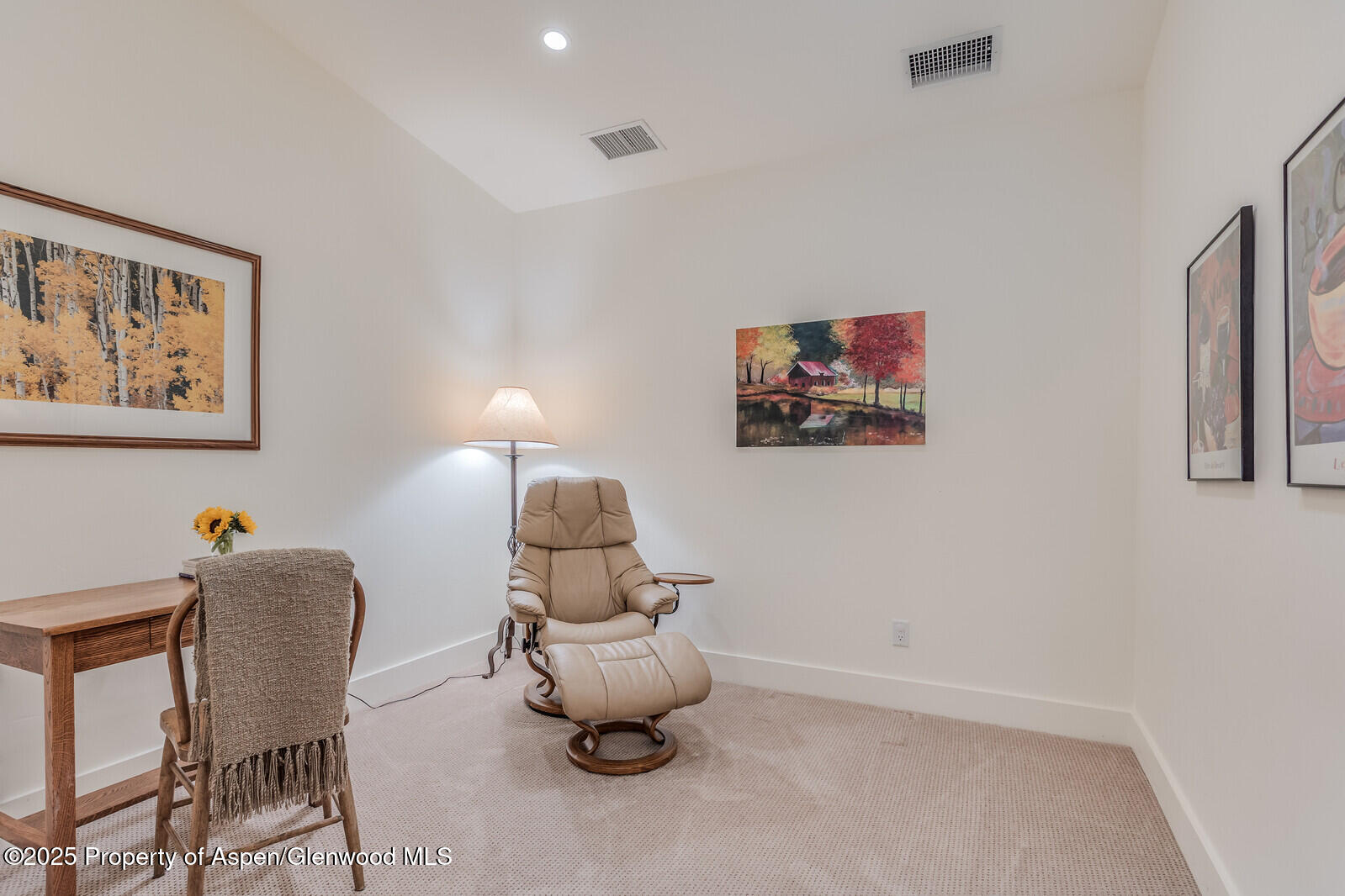 104 Midland Avenue, 302