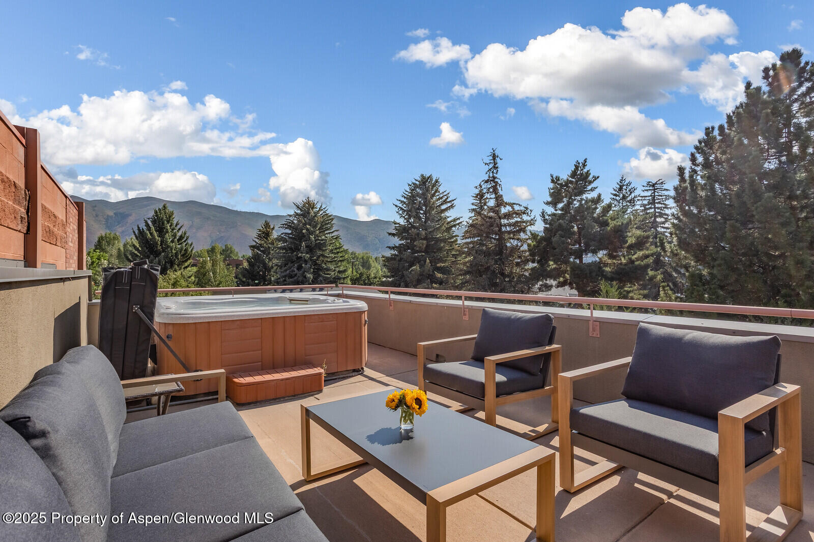 104 Midland Avenue, 302