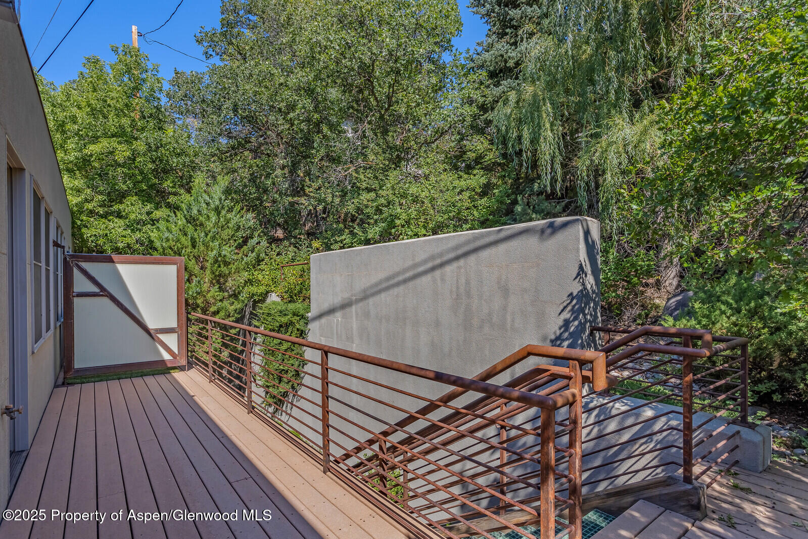 104 Midland Avenue, 302