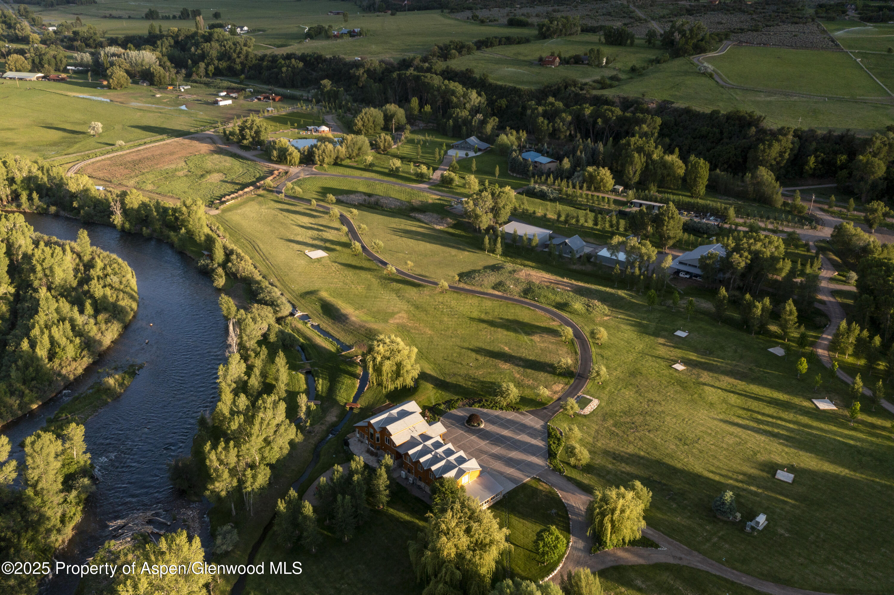 1207 Hooks Spur Road