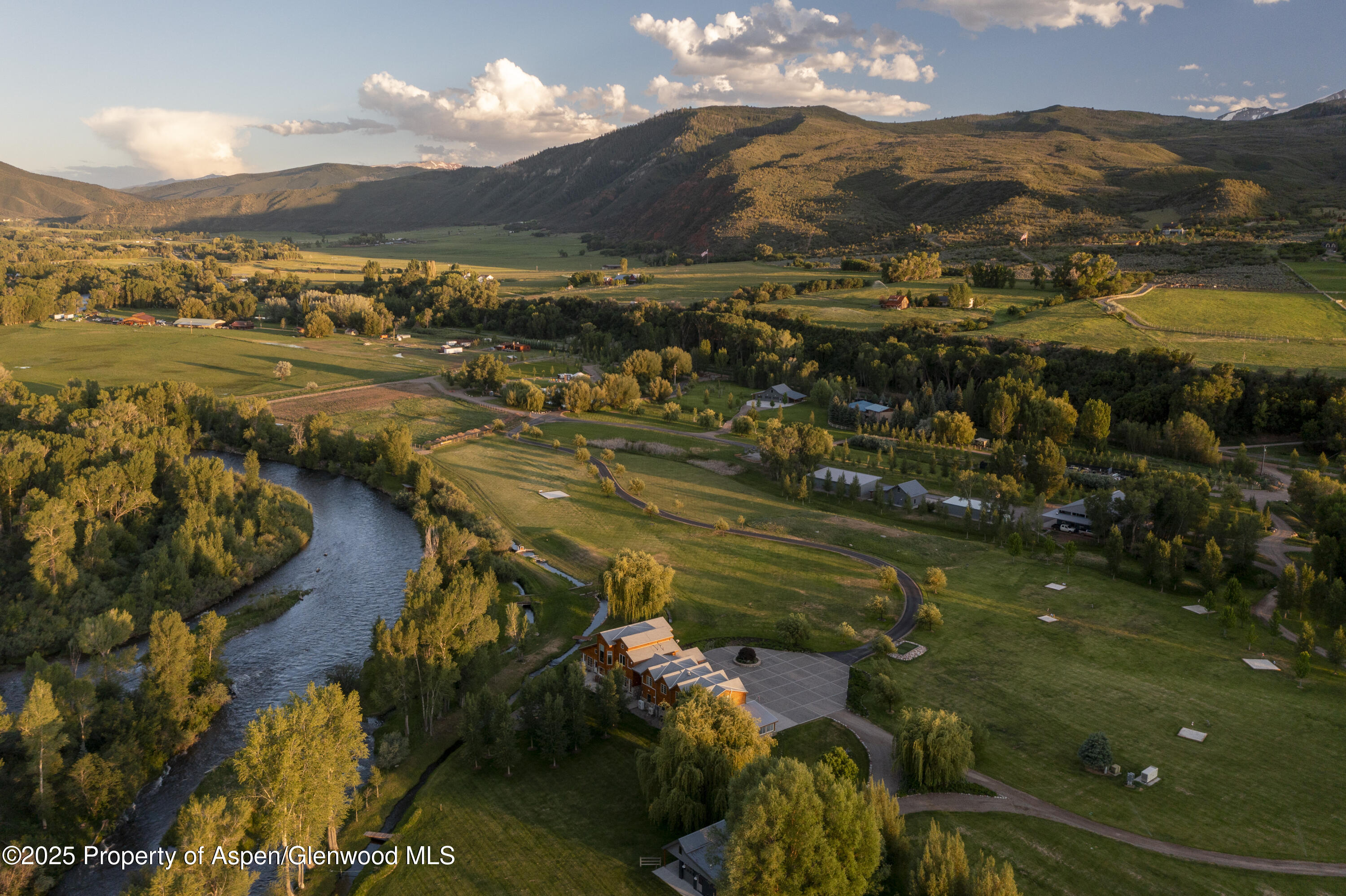 1207 Hooks Spur Road