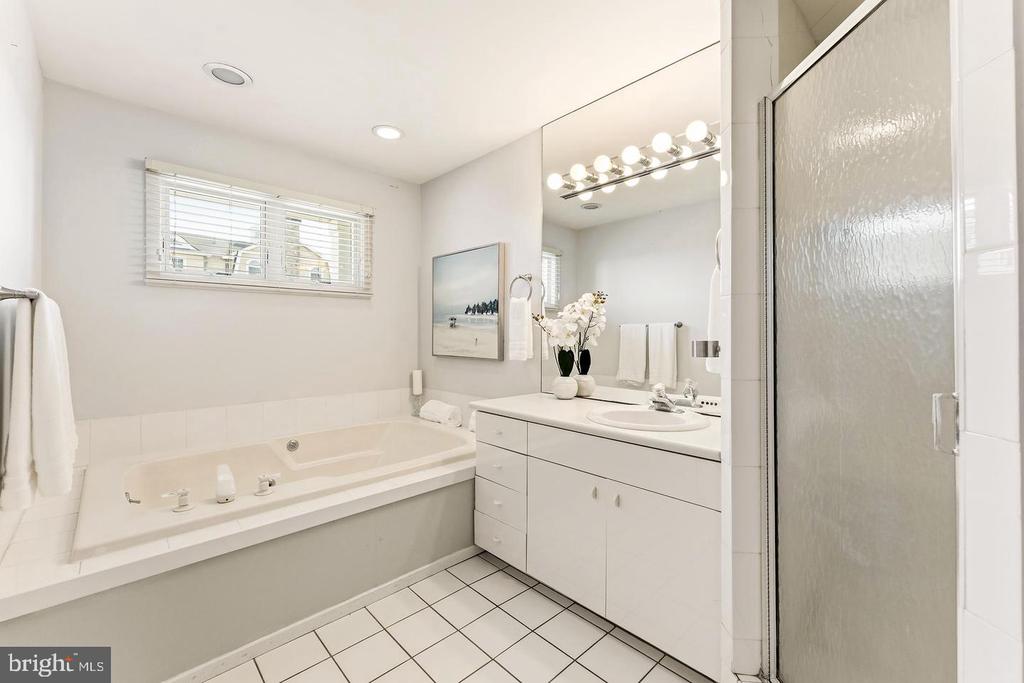 4301 CENTRAL AVENUE Unit: 1ST FLOOR