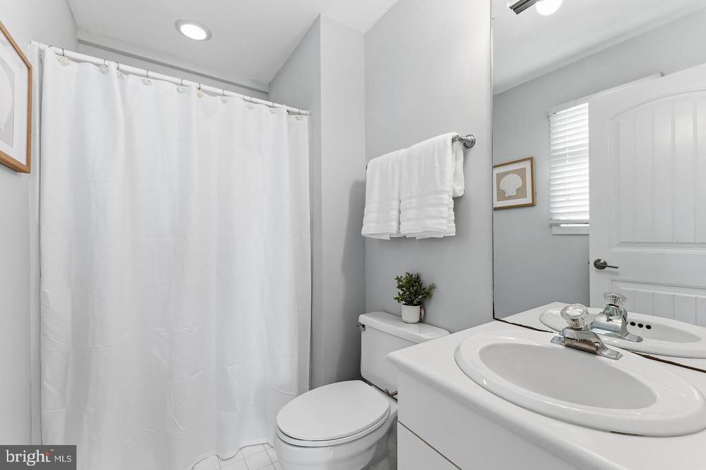 4301 CENTRAL AVENUE Unit: 1ST FLOOR