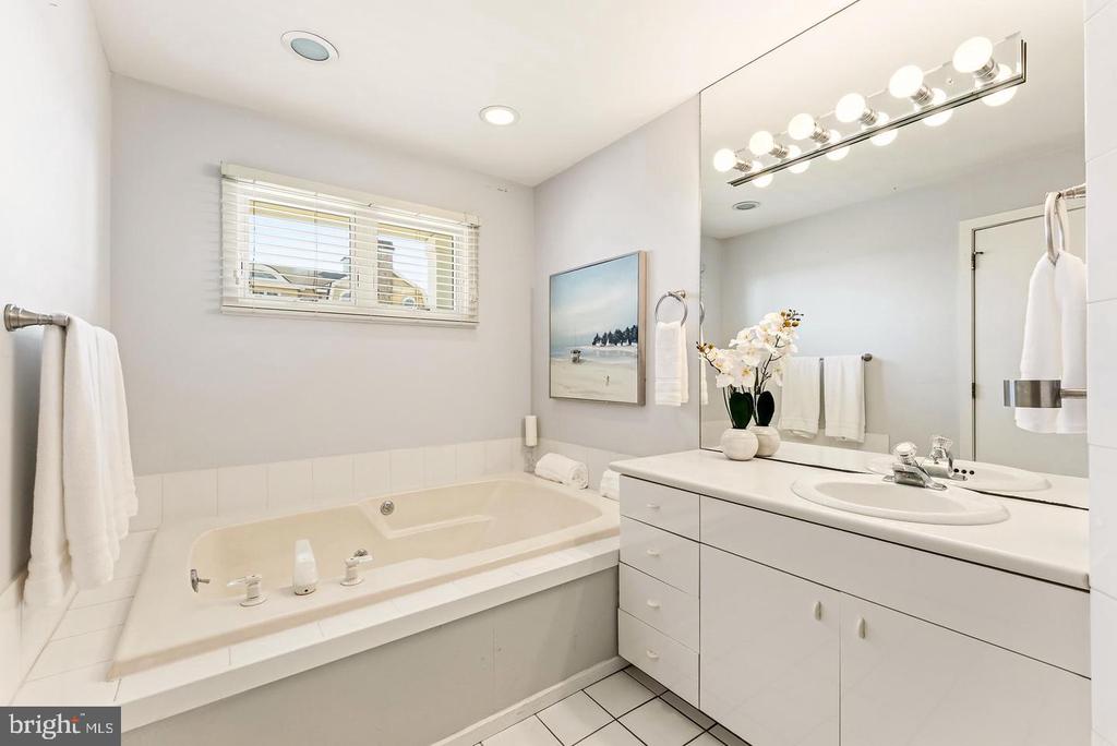 4301 CENTRAL AVENUE Unit: 1ST FLOOR