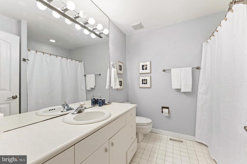 4301 CENTRAL AVENUE Unit: 1ST FLOOR