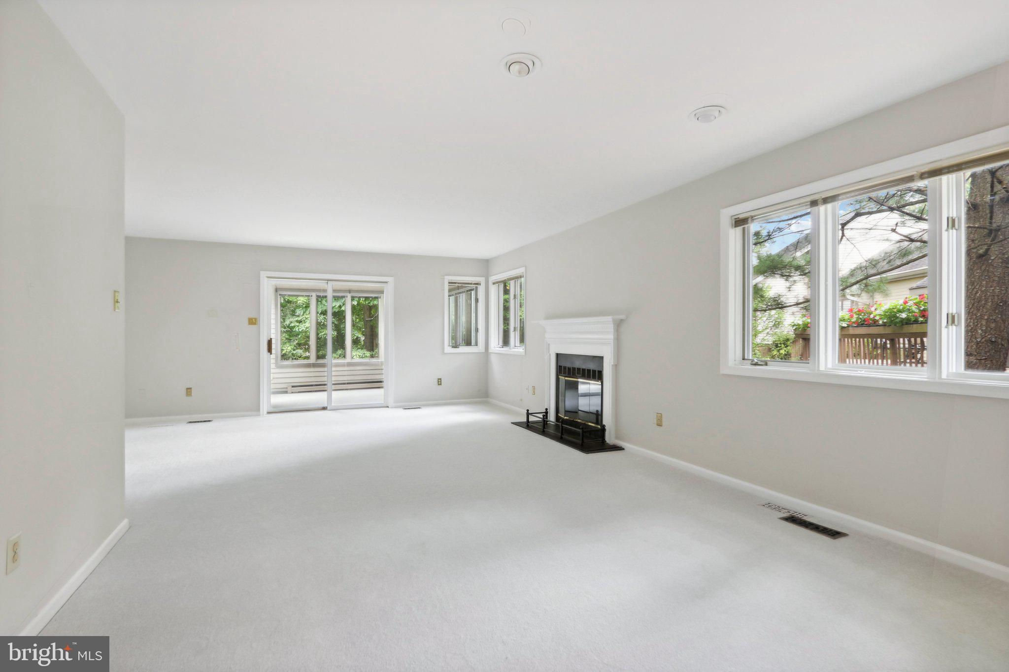 1002 Kennett Way