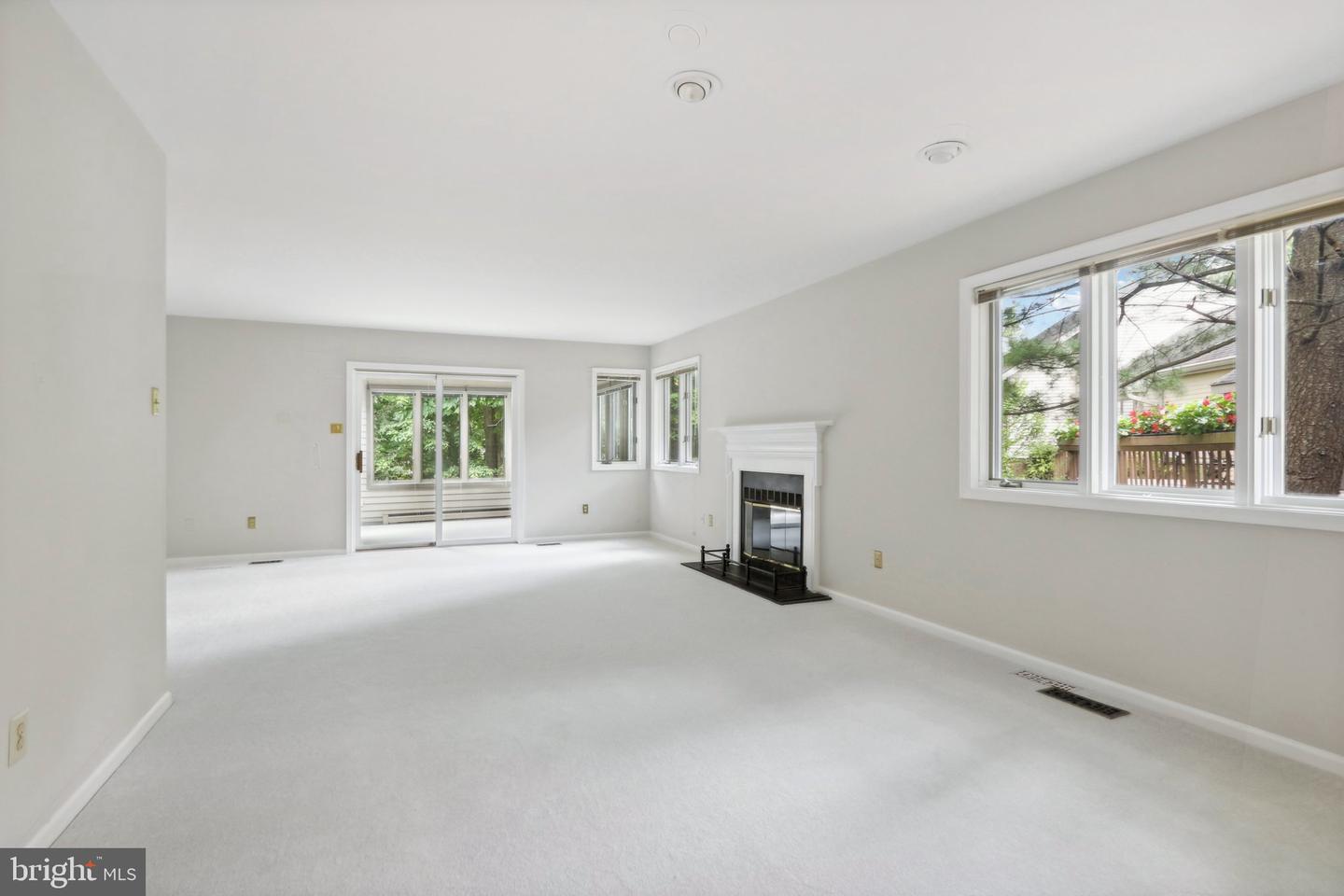 1002 Kennett Way