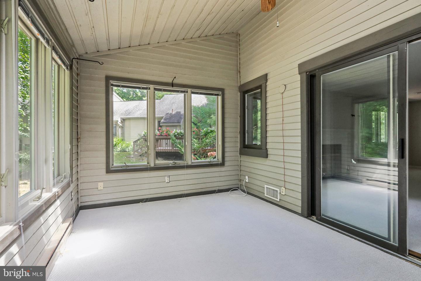 1002 Kennett Way
