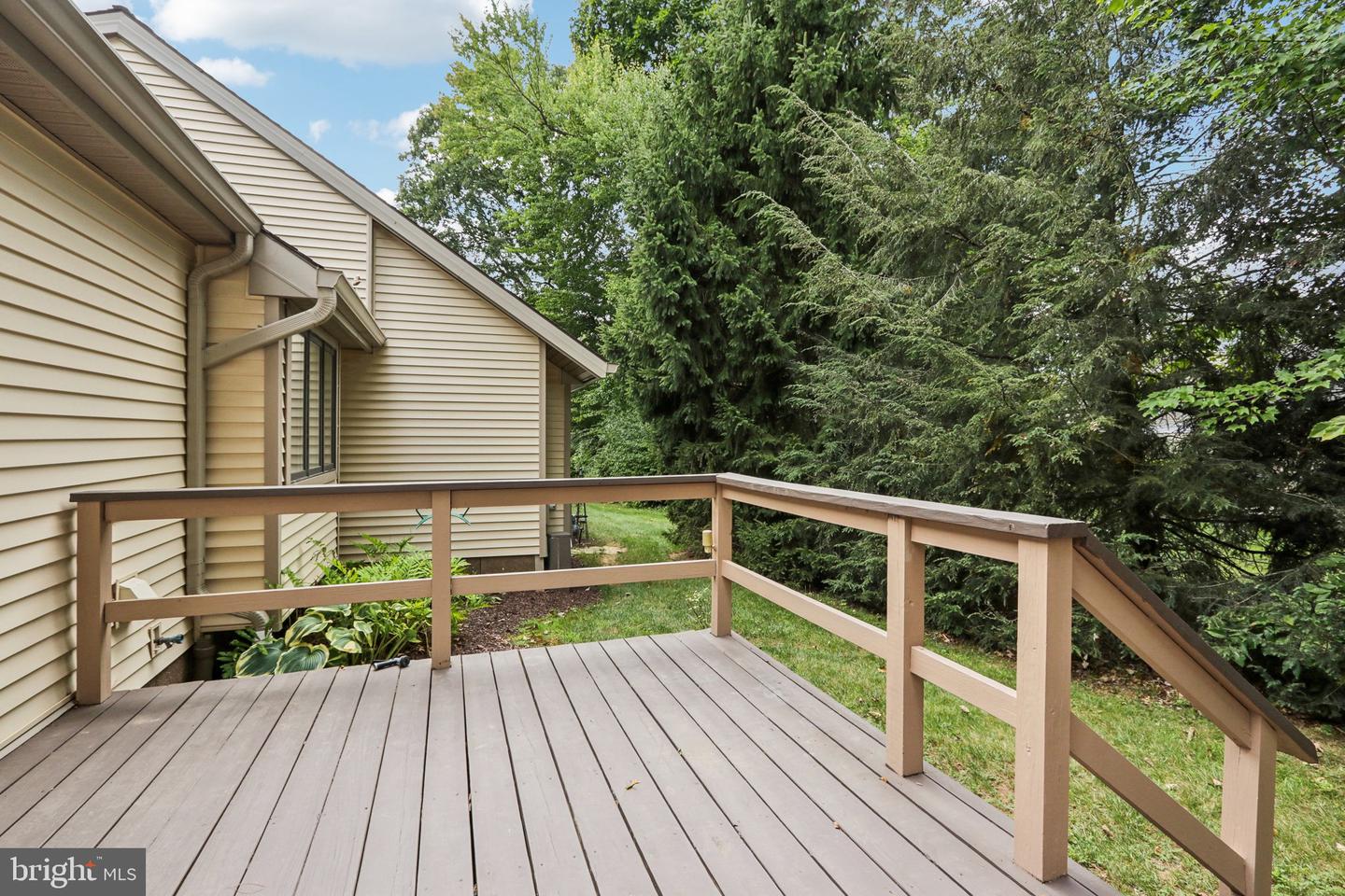 1002 Kennett Way