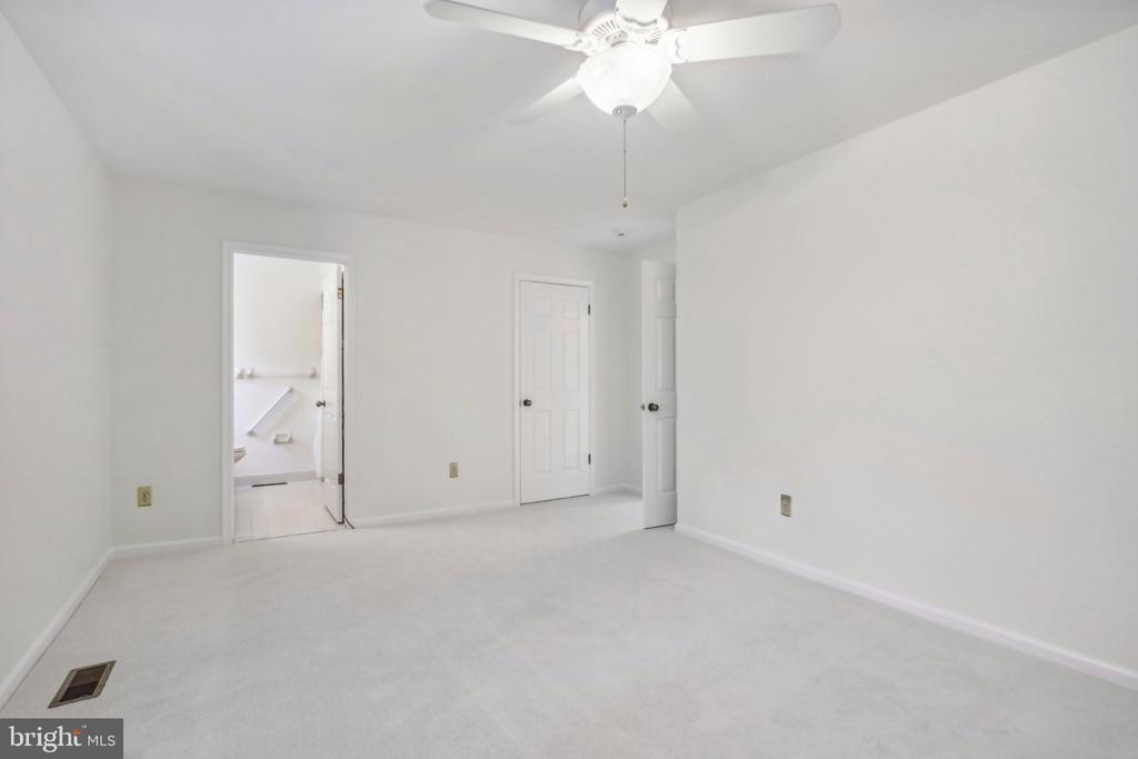 1002 Kennett Way