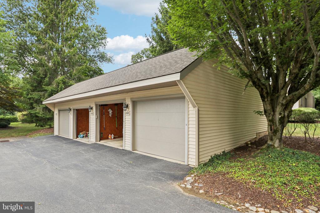 1002 Kennett Way