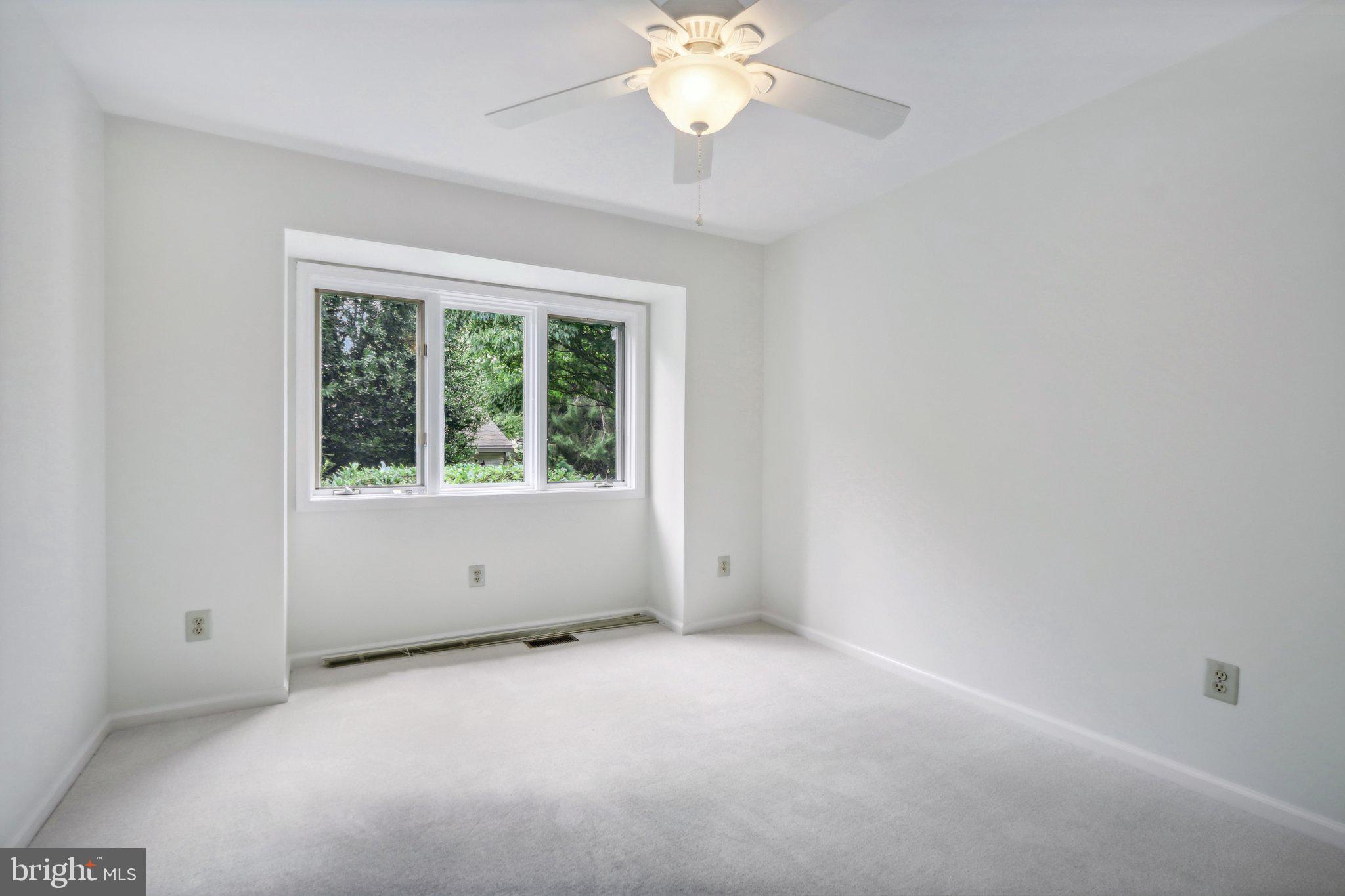 1002 Kennett Way