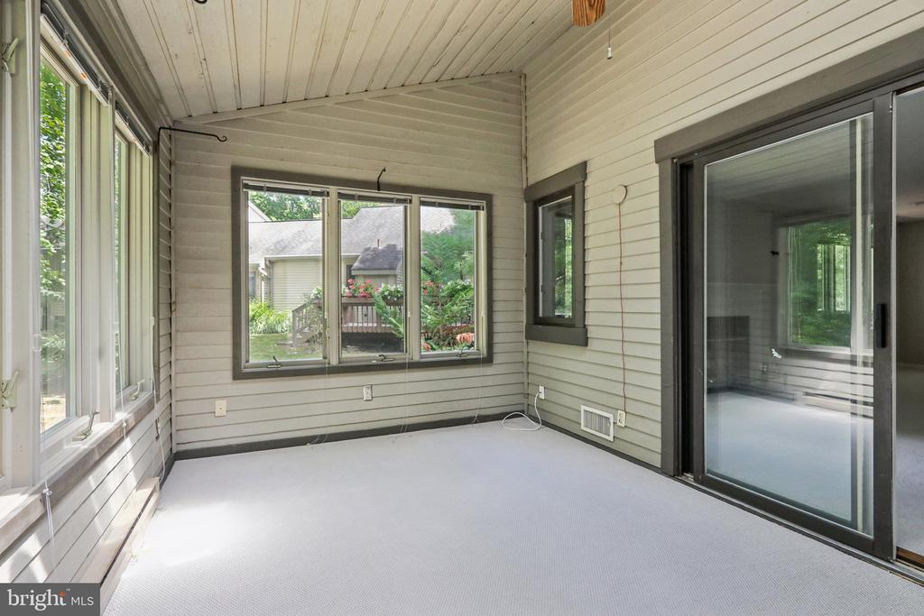 1002 Kennett Way