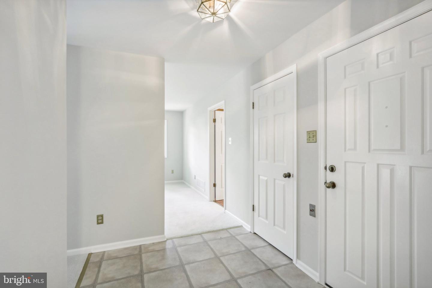 1002 Kennett Way