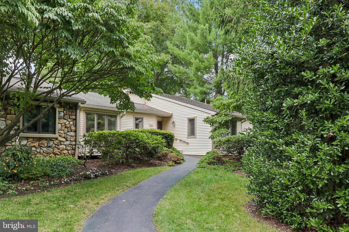 1002 Kennett Way