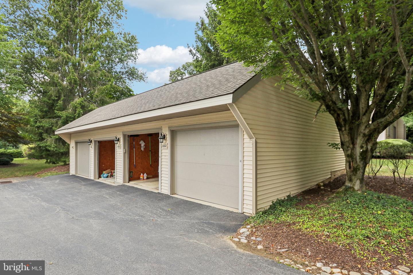 1002 Kennett Way